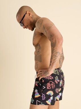 Chubbies "The Vacation Blooms” 5.5 Inch Hybrid Swim Lined Shorts Mens L